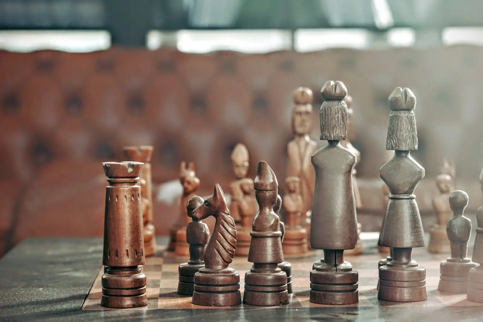 Estratégias de Tráfego 1 selective focus photography of chess pieces