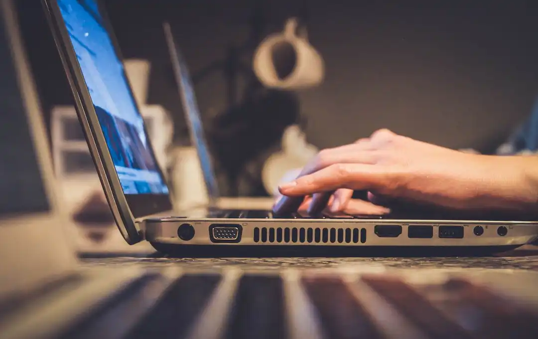 affiliate marketing seo course 7 Photo Laptop, Money
