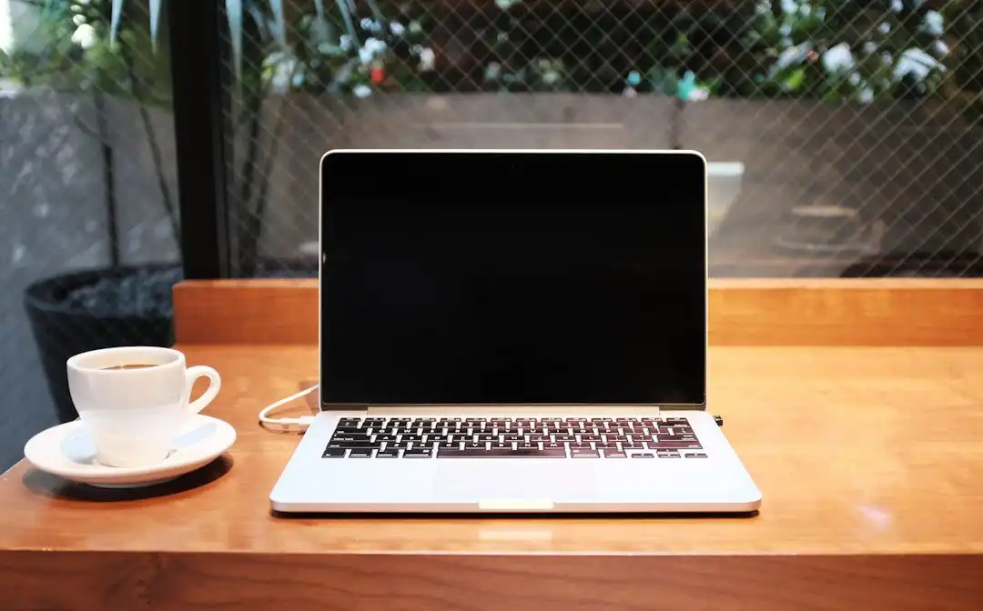 affiliate marketing seo course 11 Photo 1 Laptop 2 Traffic sign